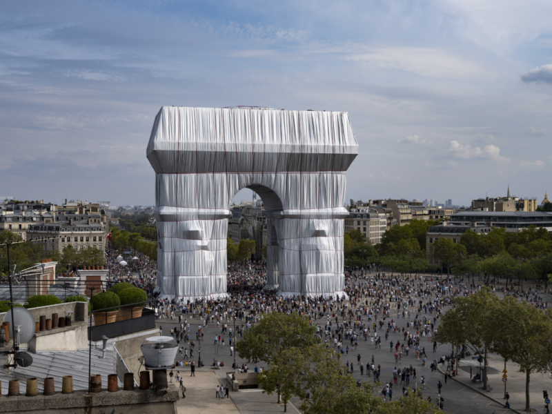 Christo und Jeanne-Claude, L'Arc de Triomphe, Wrapped, Paris, 1961-2021
