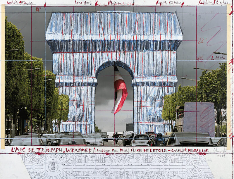 Christo Verhüllter Triumphbogen (Projekt für Paris) – Charles de Gaulle, 2019Bleistift, Wachskreide, Emailfarbe, Fotografie von Wolfgang Volz, Karte und Klebeband43,2 x 56,9 cmSammlung Ingrid & Thomas Jochheim© Christo and Jeanne-Claude Foundation / VG Bild-Kunst, Bonn, 2022Foto: André Grossmann