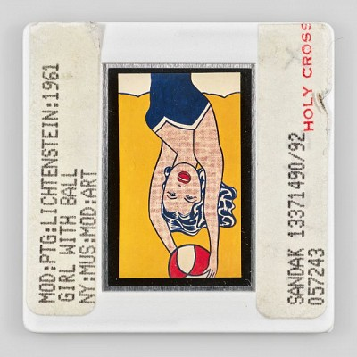 Sebastian Riemer (*1982) | MOD:PTG:LICHTENSTEIN:1961 GIRL WITH BALL NY:MUS:MOD:ART SANDAK 13371490/92 057243 HOLY CROSS, 2020, C-Print, 180 x 180 cm, 1/3 + 2AP, erworben 2020