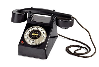 Marcel Breuer (1902–1981) – Entwurf | „Bauhaus“ Telefon „Modell Frankfurt, 1927/1929, 13,8 x 11,2 x 15,5 cm, 2021 erworben