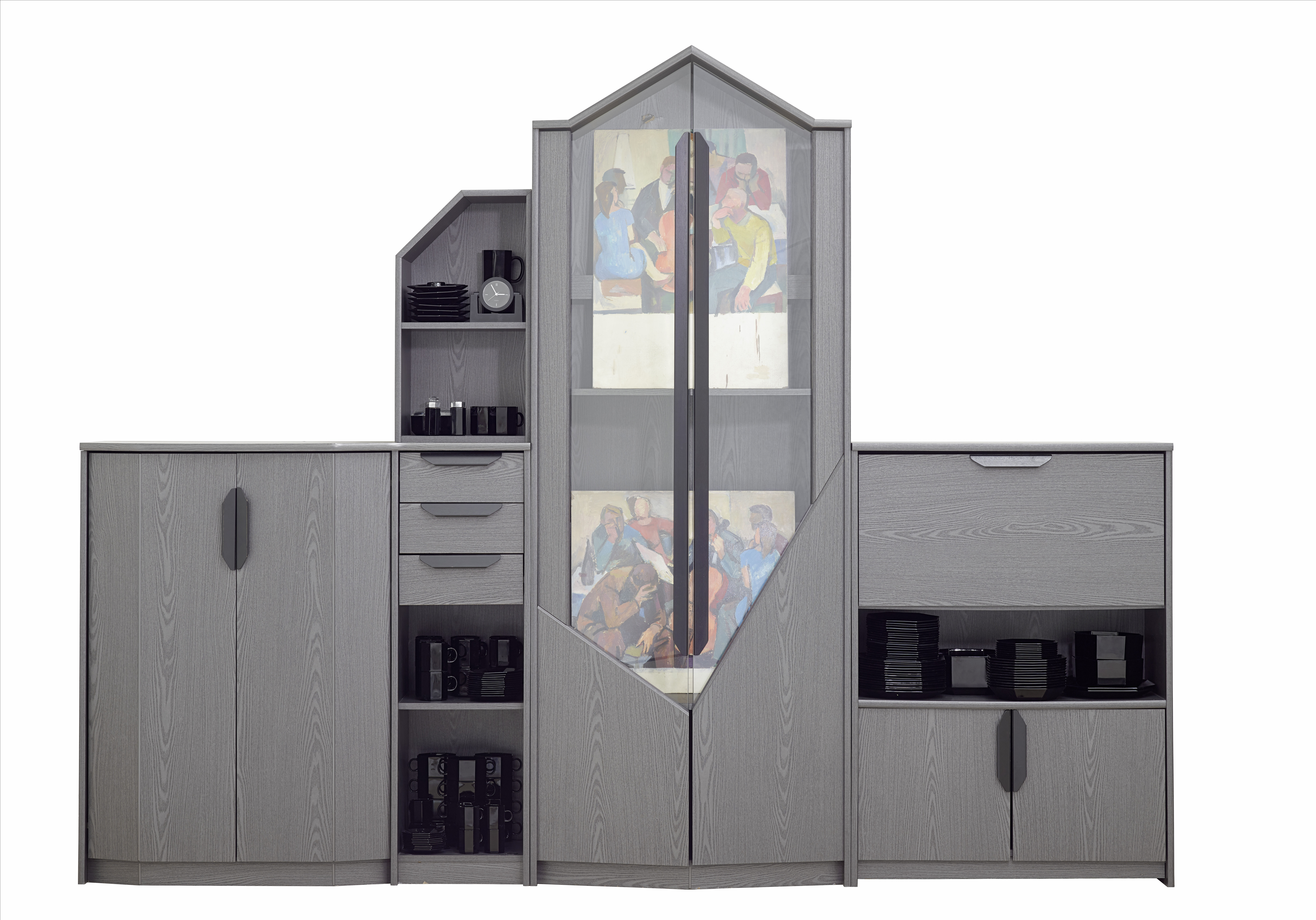 Henrike Naumann (*1984) DDR Noir, 2018 Installationverschiedene Materialien (Möbel, diverse Requisiten, zwei Studien von Karl Heinz Jakob (1929-1997, Zwickau) um Gemälde „Konzerteinführung“, 1962, Maße variabel Düsseldorf, Kunstpalast © Henrike Naumann, 2023