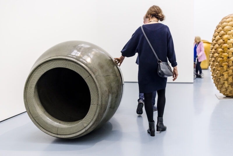 Einblick in die Ausstellung Tony Cragg. Please touch! im Kunstpalast Düsseldorf, Foto: Anne Orthen