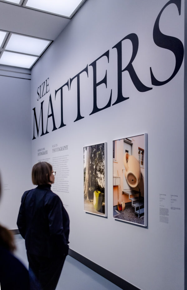 Einblick in die Ausstellung Size Matters. Grösse in der Fotografie, Foto: Anne Orthen