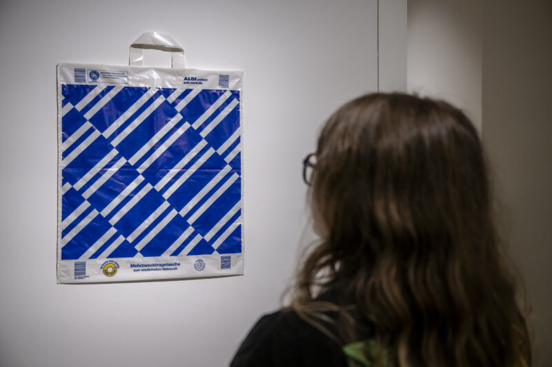 Günther Fruhtrunk, Aldi Tüte Plastik, Entwurf 1970, Kunstpalast, Düsseldorf, Foto: Andreas Endermann