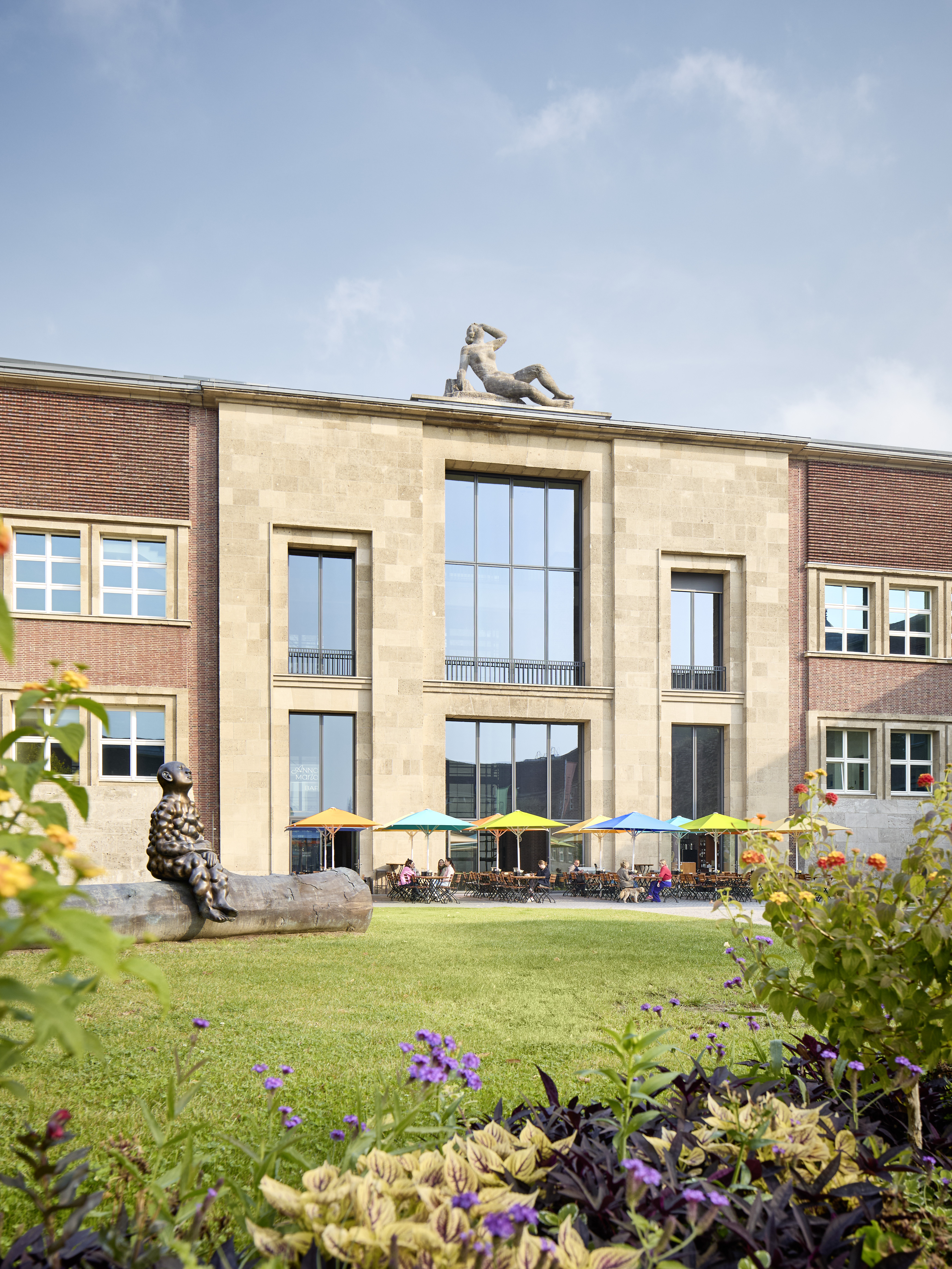 Blick auf den Kunstpalast und auf das Restaurant 