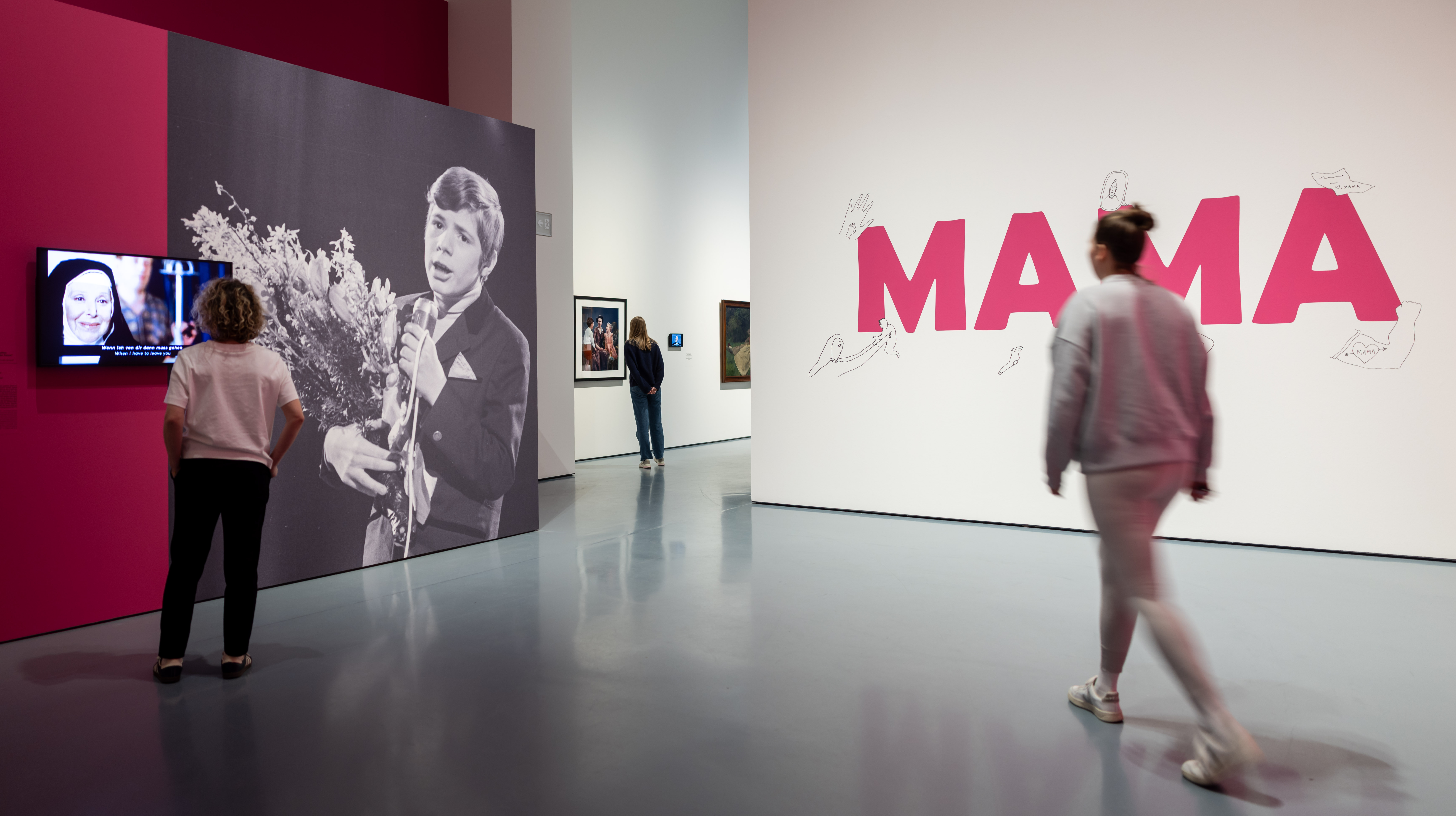 Einblick in die Ausstellung MAMA. Von Maria bis Merkel, Foto: © Lars Heidrich