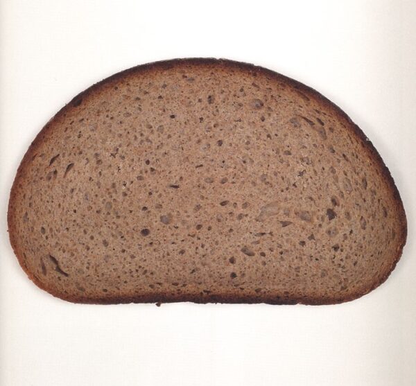 Hans-Peter Feldmann, Brotscheibe, undatiert, C-Print, 100 x 100 cm, Courtesy: Konrad Fischer Galerie & H.-P.-Feldmann Estate, © 2025 VG Bild-Kunst, Bonn