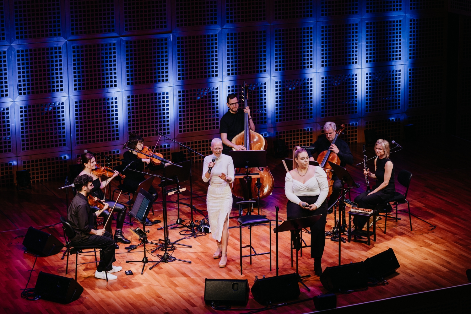 Stefanie Heinzmann und Mikis Takeover Ensemble © Joy Beck Photographie
