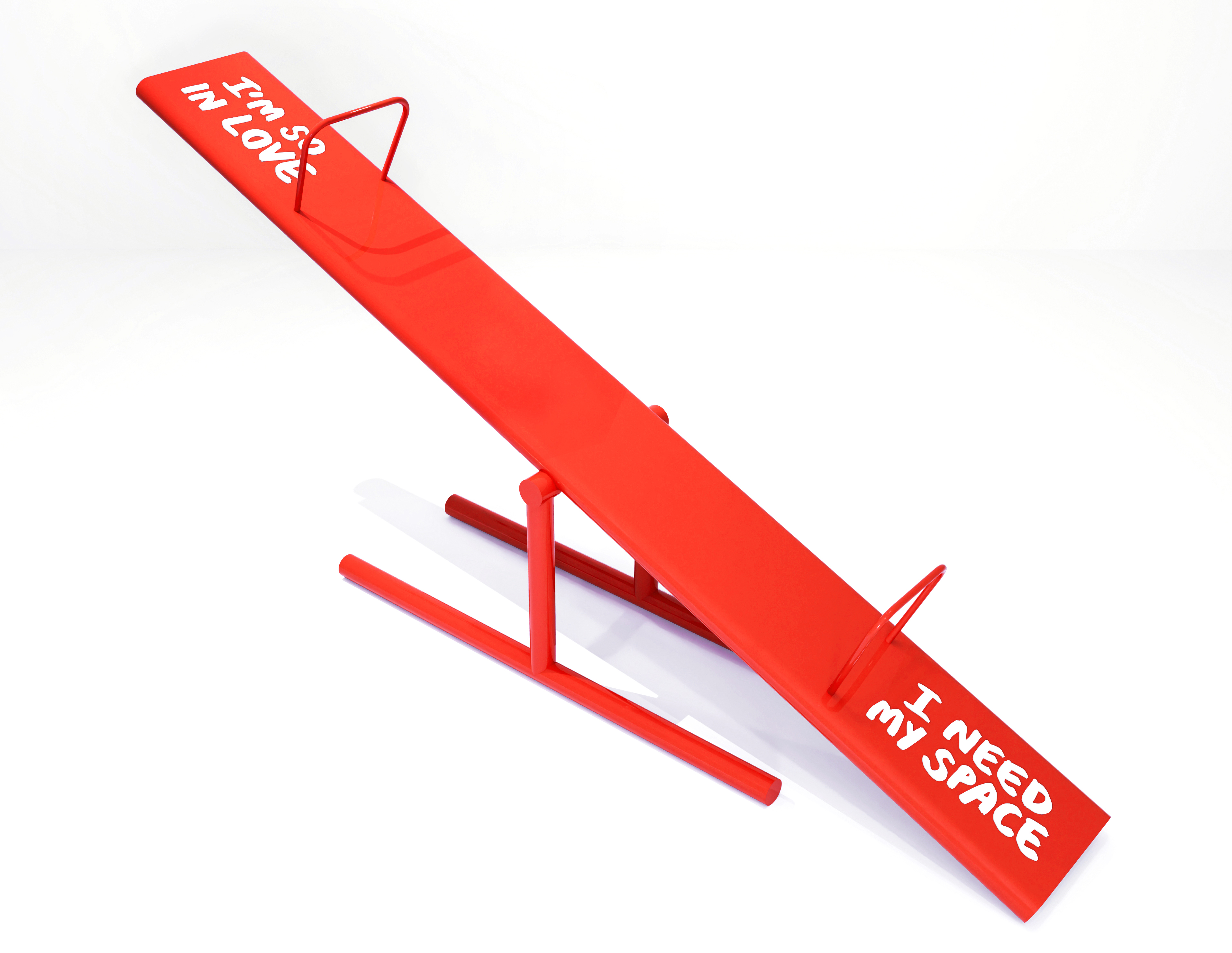 Esra Gülmen, Controversy Teeter / Totter, I'm So In Love / I Need My Space, 2024, Pulverbeschichtetes Metall, 30 x 55 x 250 cm, © Courtesy Galerie Judith Andreae, Bonn