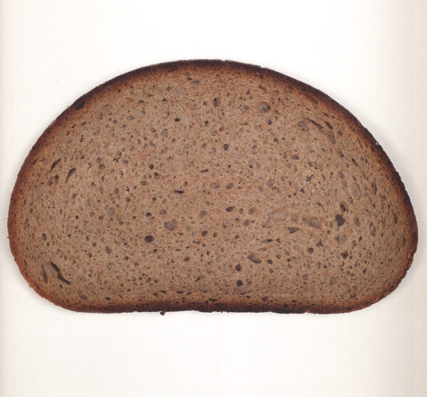 Hans-Peter Feldmann, Brotscheibe, undatiert, C-Print, 100 x 100 cm, Courtesy Konrad Fischer Galerie & H.-P.-Feldmann Estate, © VG Bild-Kunst, Bonn 2025