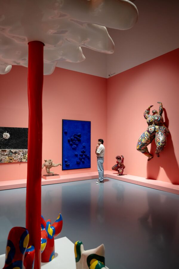Blick in die Ausstellung „Niki de Saint Phalle. Dream Machine“, Foto: Andreas Endermann