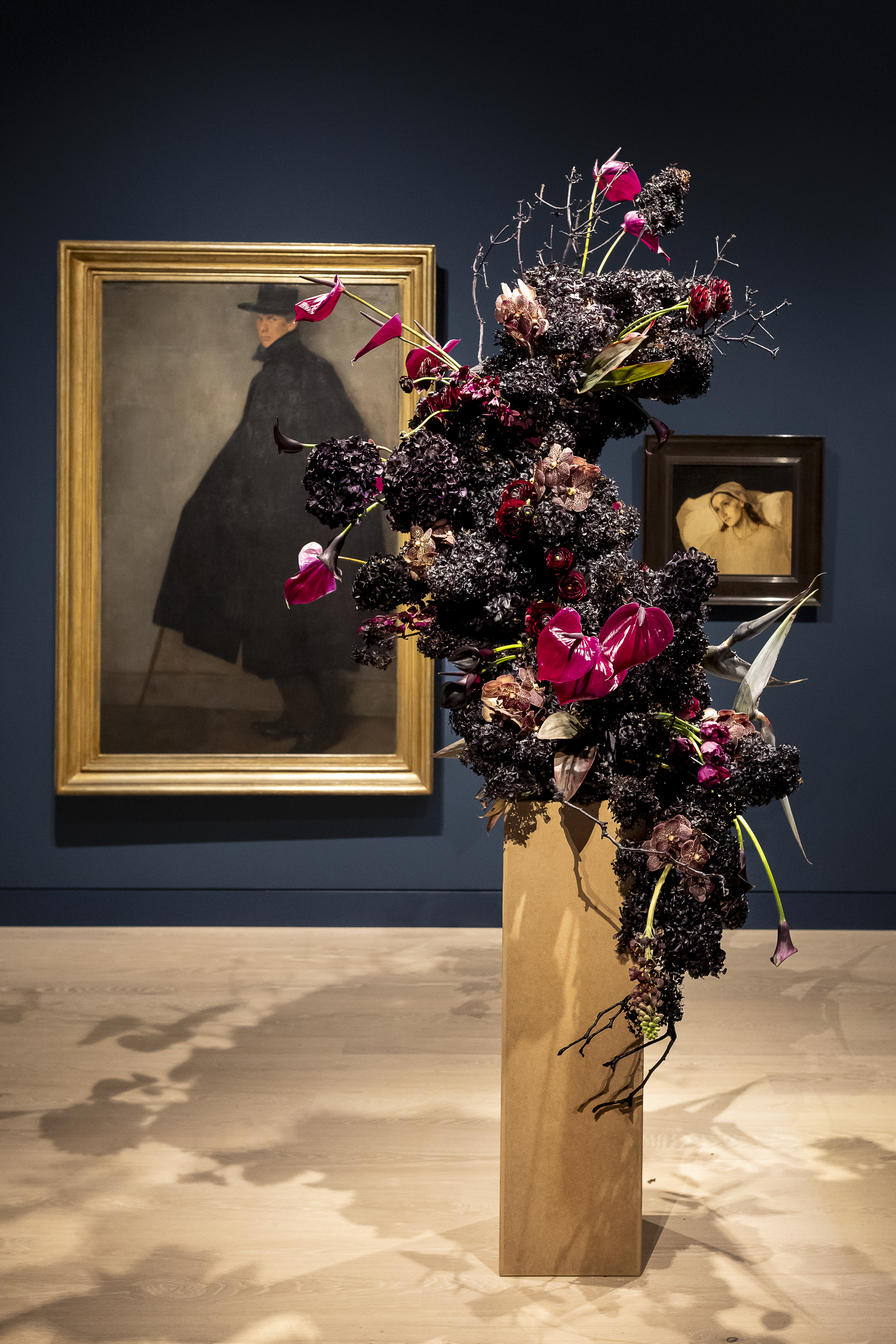 Blumenarrangement in der Ausstellung 